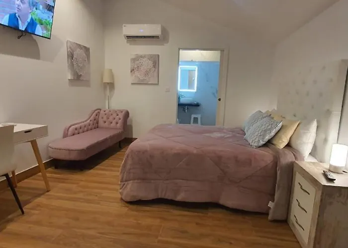 Sandra מלון 3*